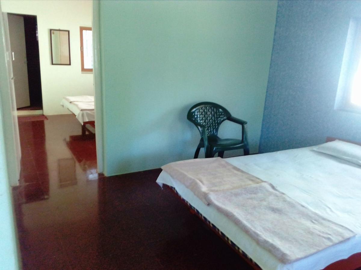 Hotel Anjali Lodge Mālvan エクステリア 写真